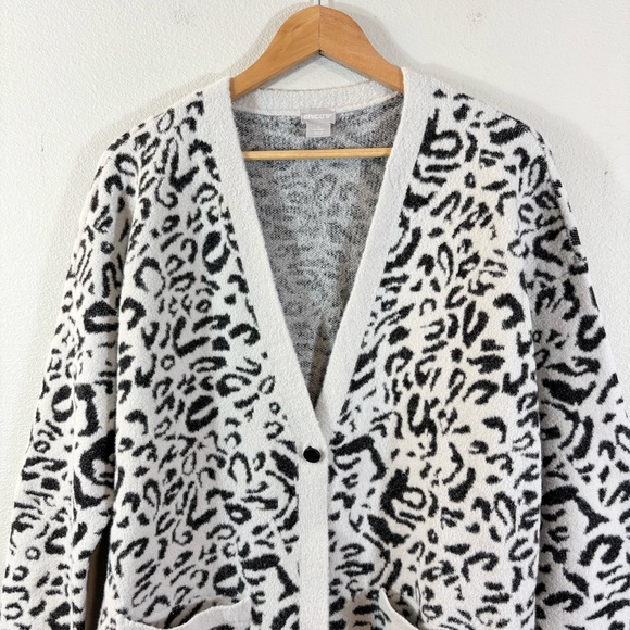 Chico’s Plush Animal Print Cardigan Size 2 (US L) Gray White Leopard Casual - Picture 3 of 10